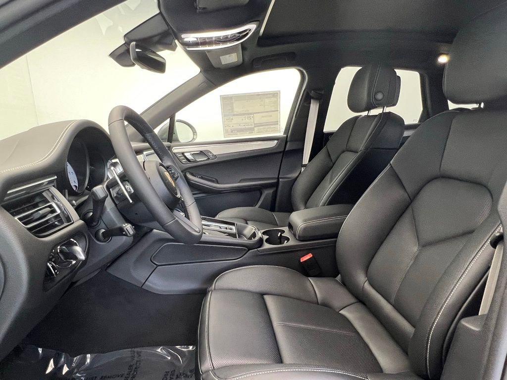 Used 2025 Porsche Macan image 5