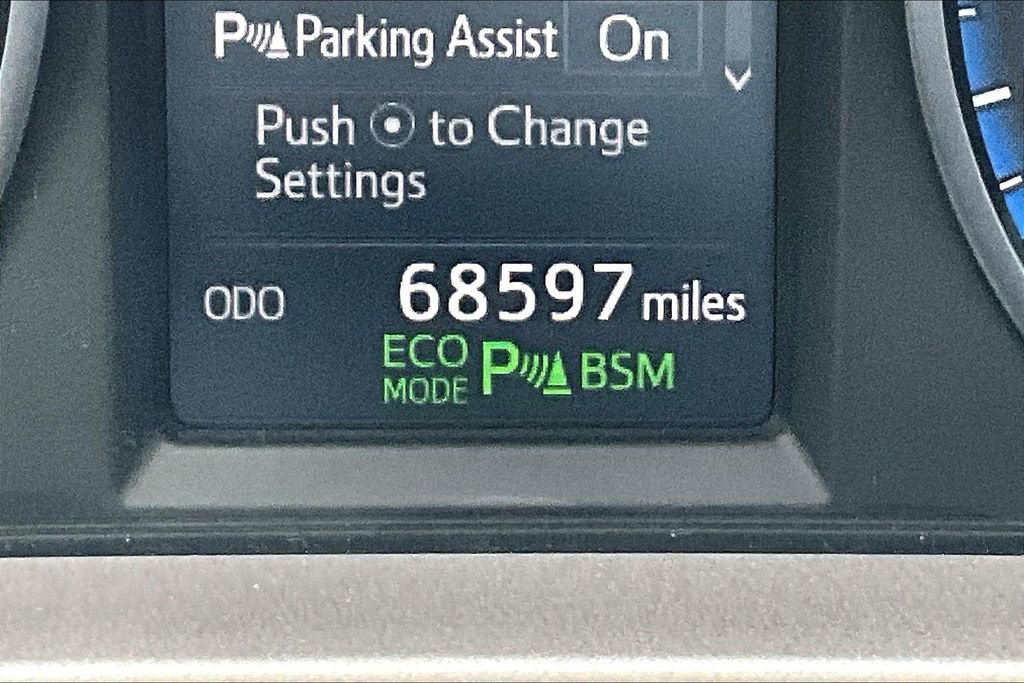 Used 2018 Toyota RAV4 XLE AWD/4WD image 12