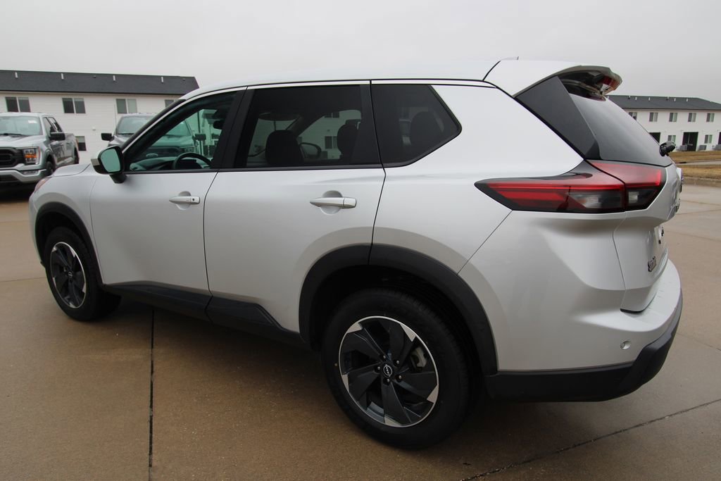 Used 2024 Nissan Rogue SV image 14