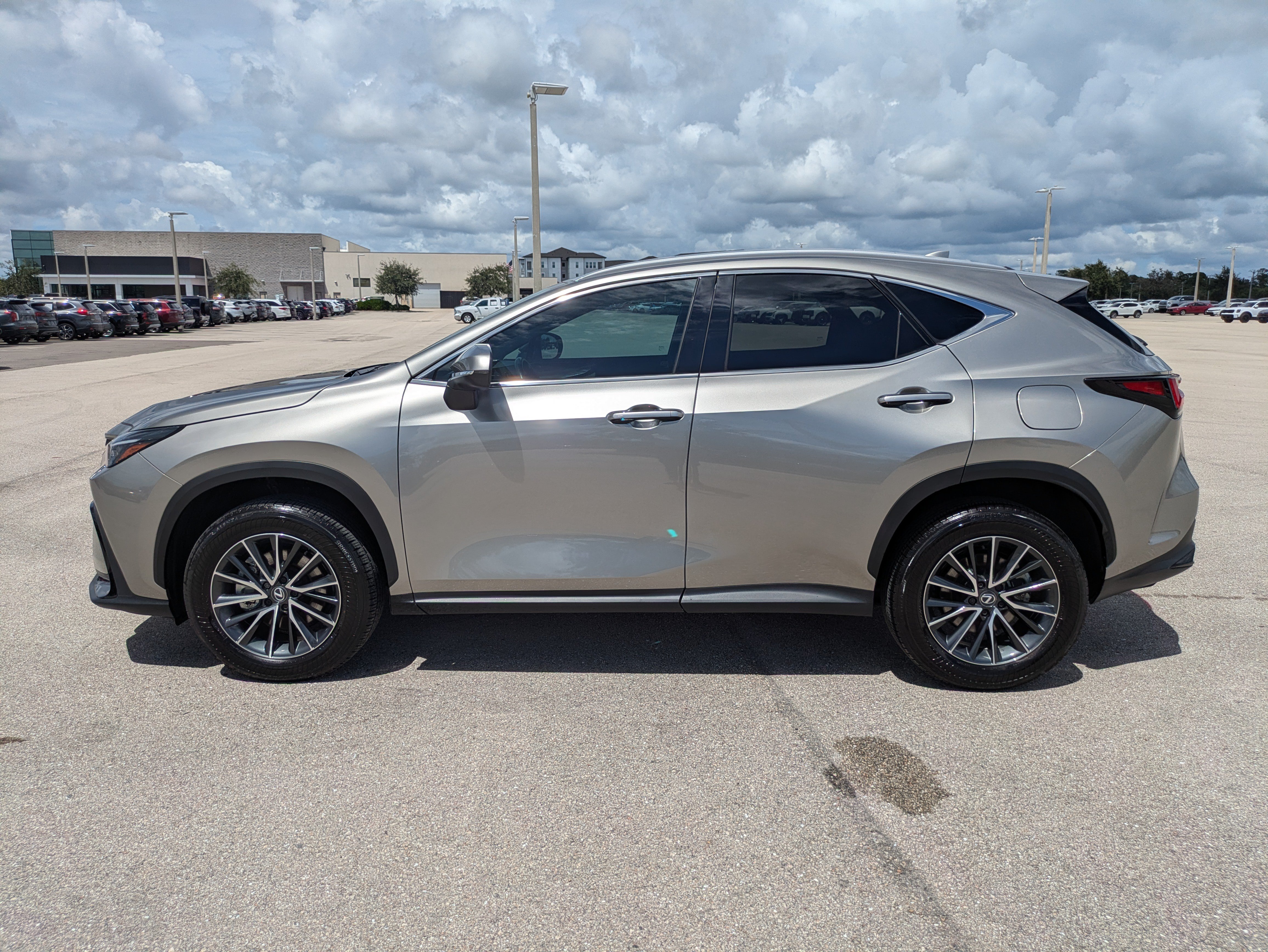 Used 2025 Lexus NX 350 AWD w/ Accessory Package (Z2) image 7