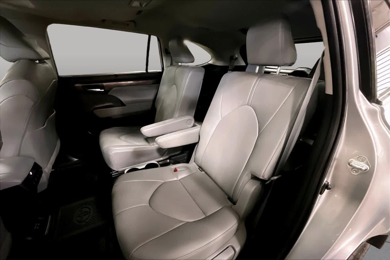 Used 2023 Toyota Highlander Limited AWD/4WD image 21
