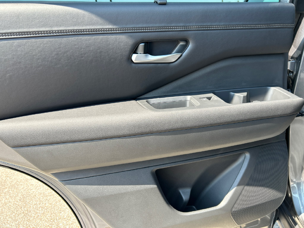 New 2026 Nissan Pathfinder Platinum w/ Cargo Package FWD image 34