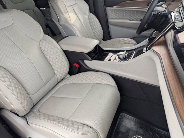 Used 2023 Jeep Grand Cherokee L Summit w/ Advanced Protech Group IV AWD/4WD image 10