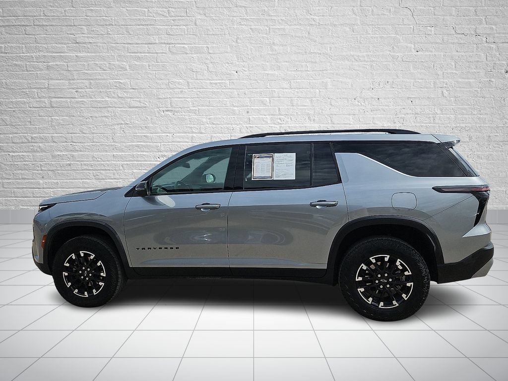Used 2025 Chevrolet Traverse Z71 AWD/4WD image 2