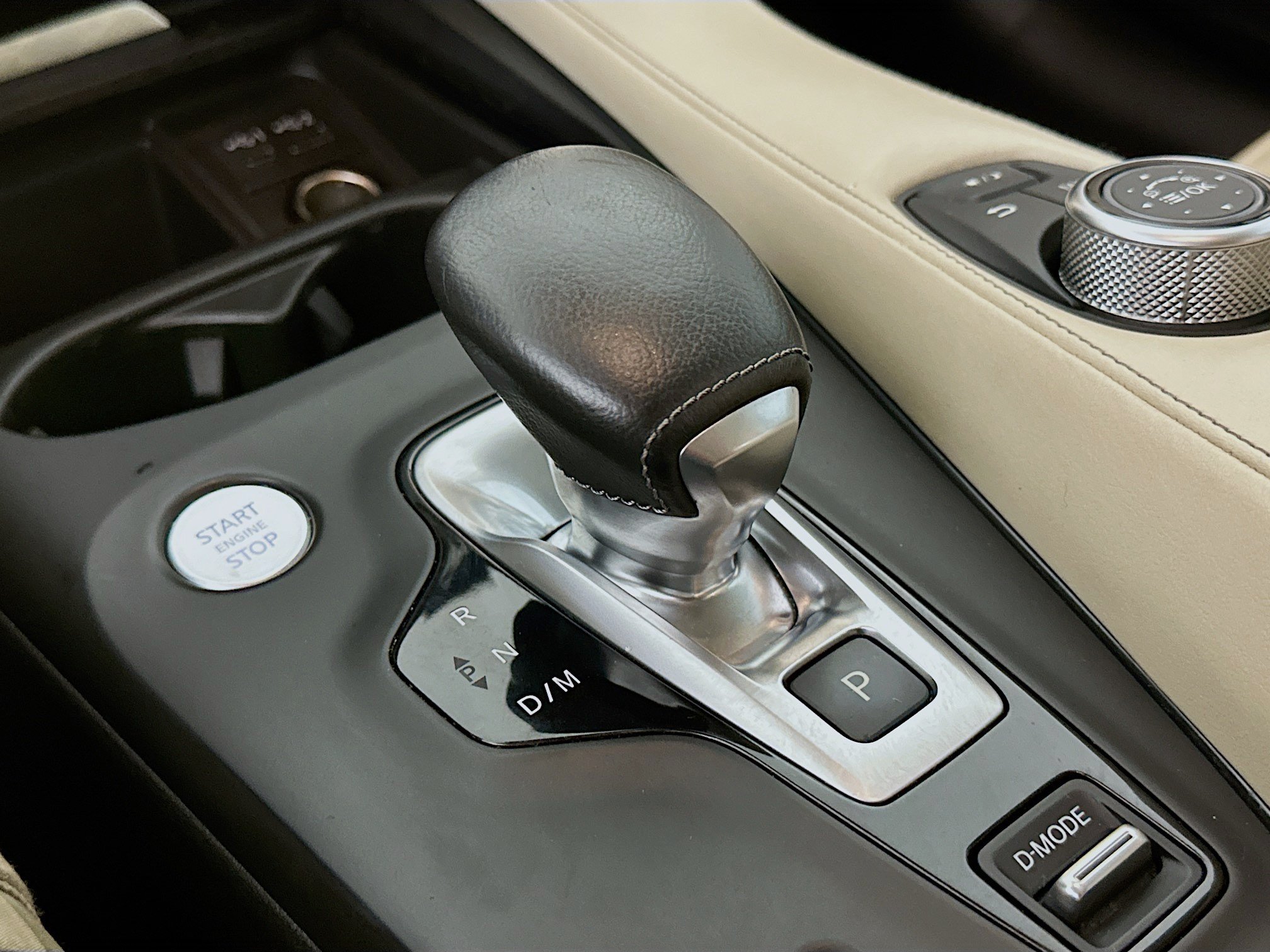 Used 2020 INFINITI QX50 Luxe w/ Navigation Package FWD image 23