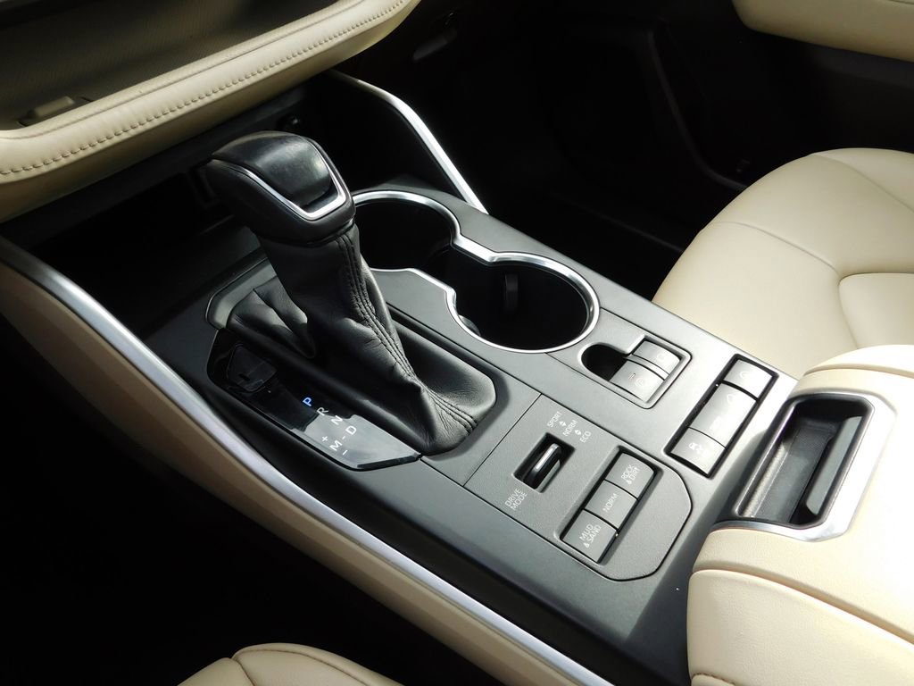 Used 2020 Toyota Highlander XLE image 24