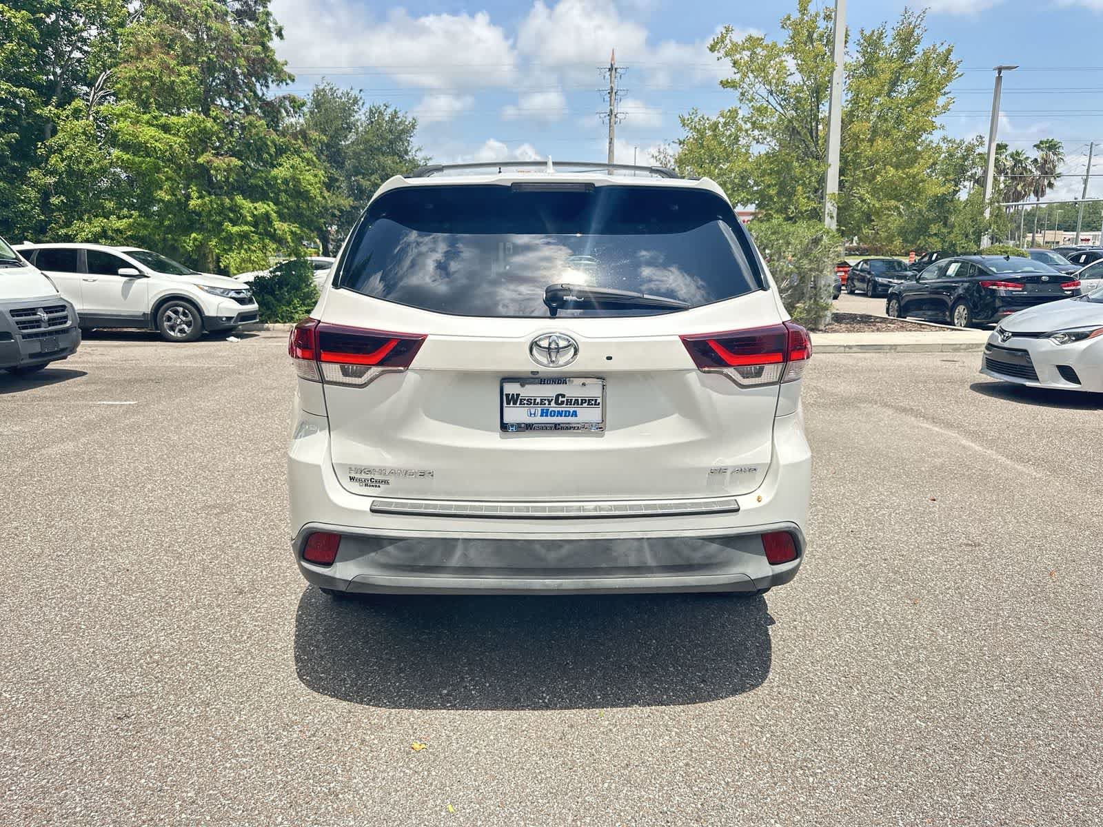 Used 2019 Toyota Highlander SE AWD/4WD image 5