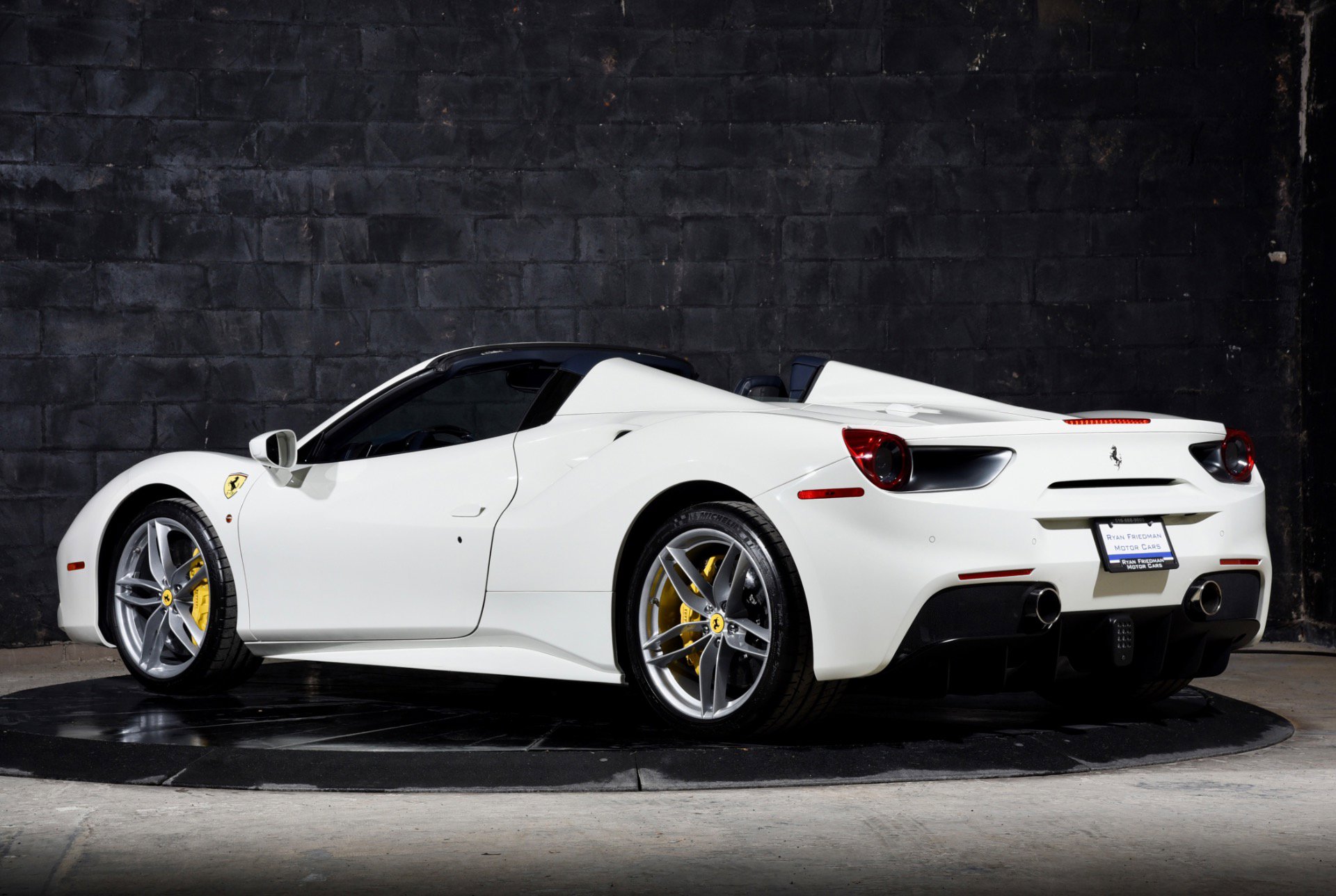 Used 2018 Ferrari 488 Spider image 11