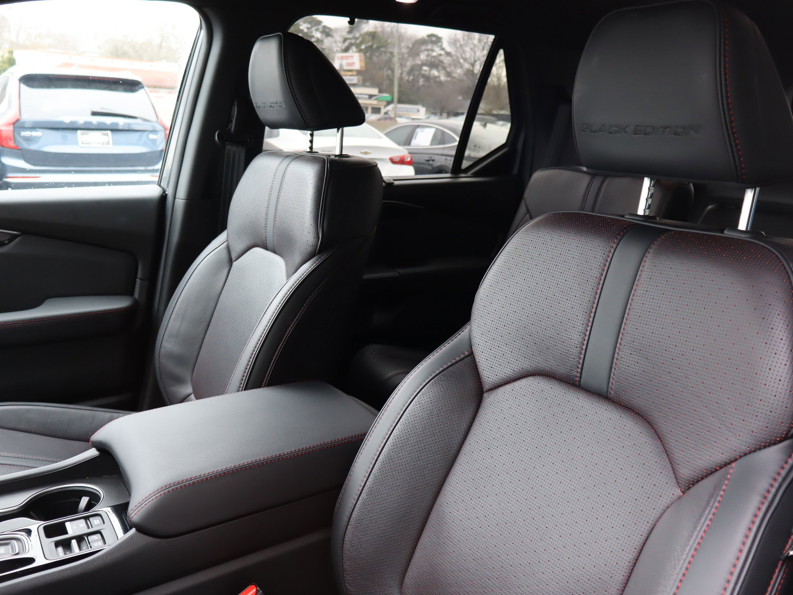 Used 2025 Honda Pilot Black Edition image 18