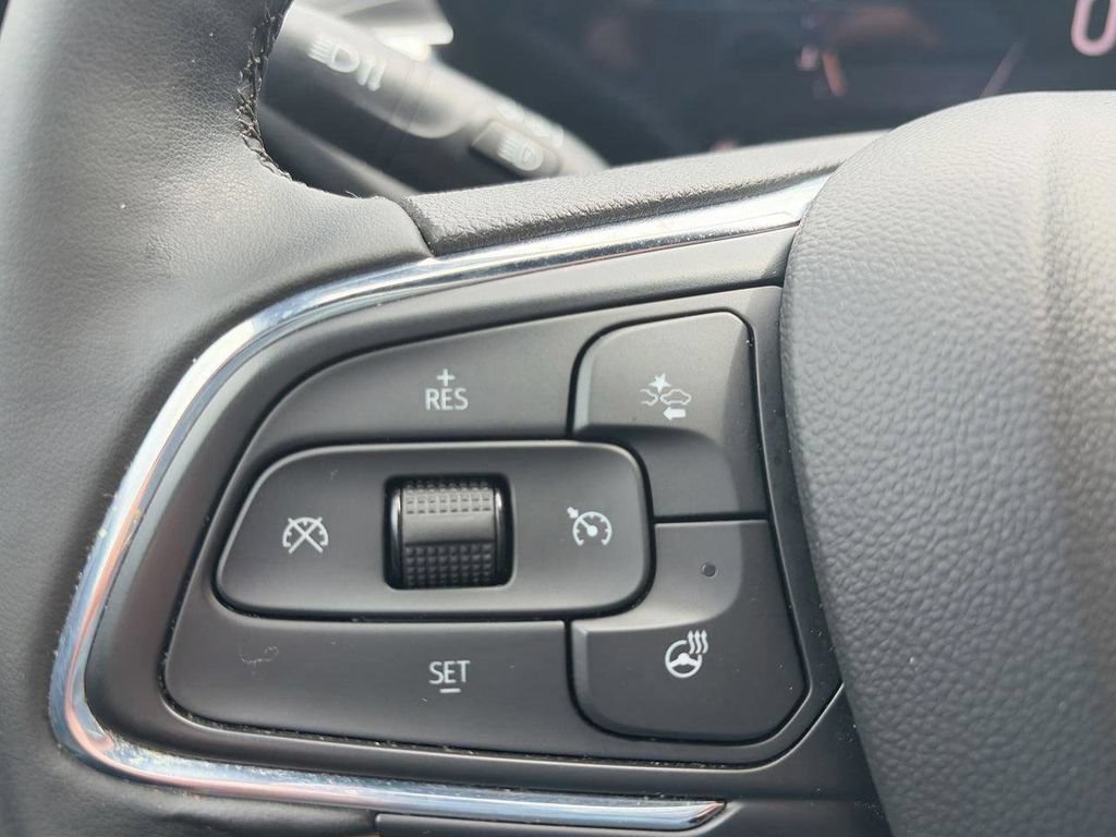 Used 2024 Buick Envista Sport Touring w/ Convenience I Package FWD image 23