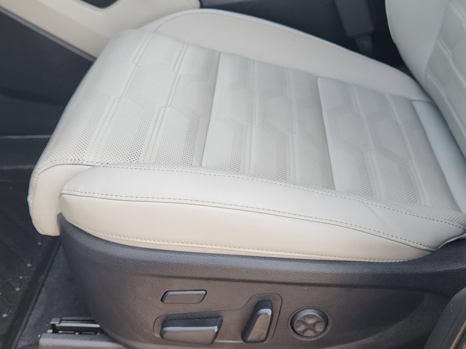 Used 2024 Kia Telluride SX Prestige AWD/4WD image 28