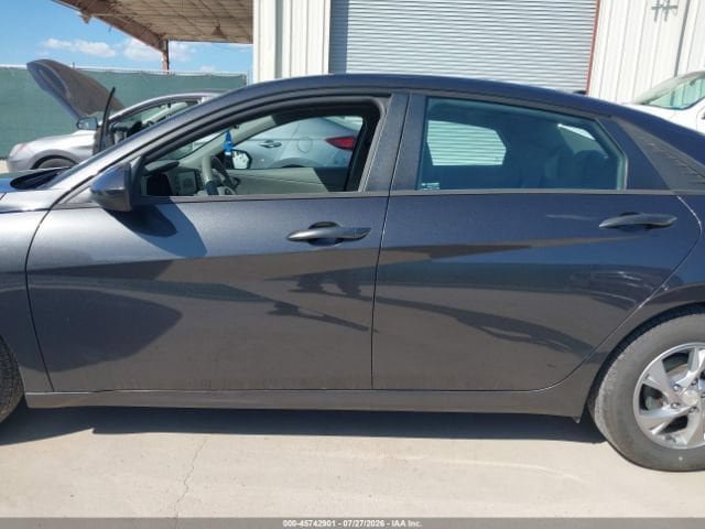 Used 2021 Hyundai Elantra SE FWD image 9