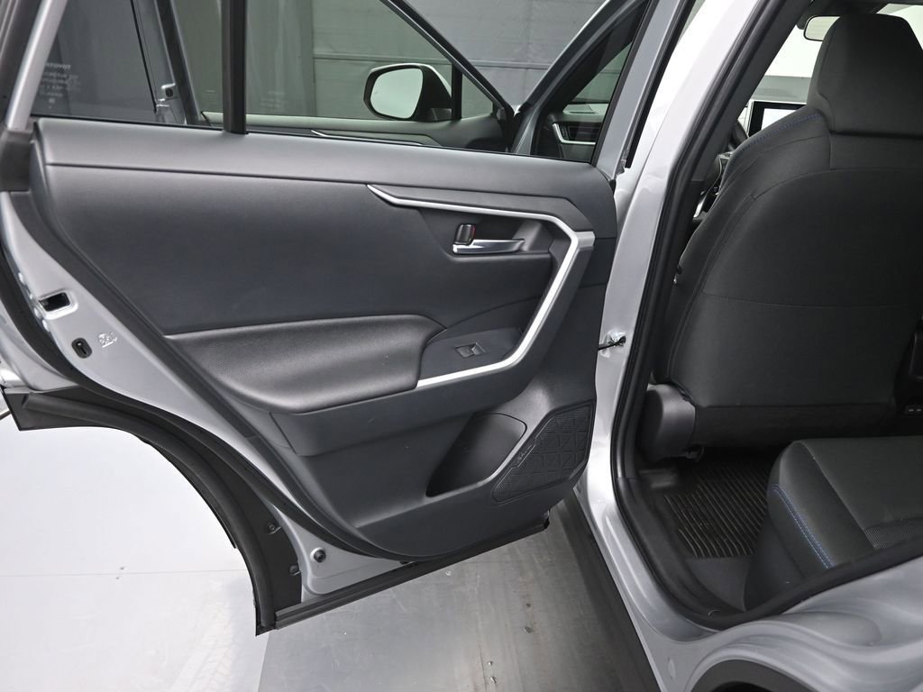 Used 2025 Toyota RAV4 SE AWD/4WD image 11