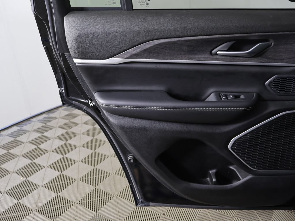 Used 2023 Jeep Grand Cherokee Limited AWD/4WD image 23