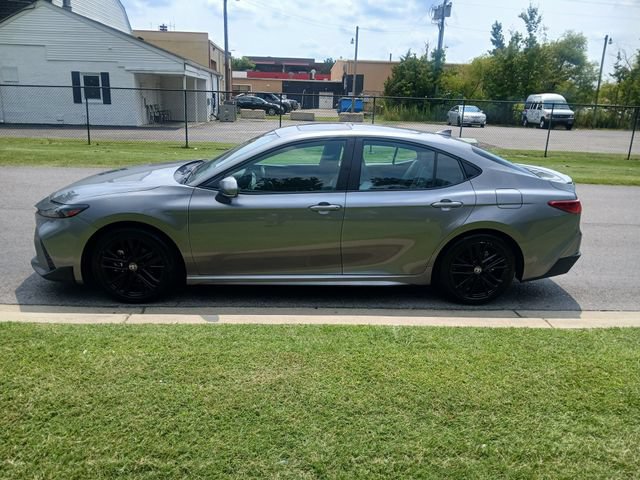 Used 2025 Toyota Camry SE w/ Multimedia Upgrade Package FWD image 3