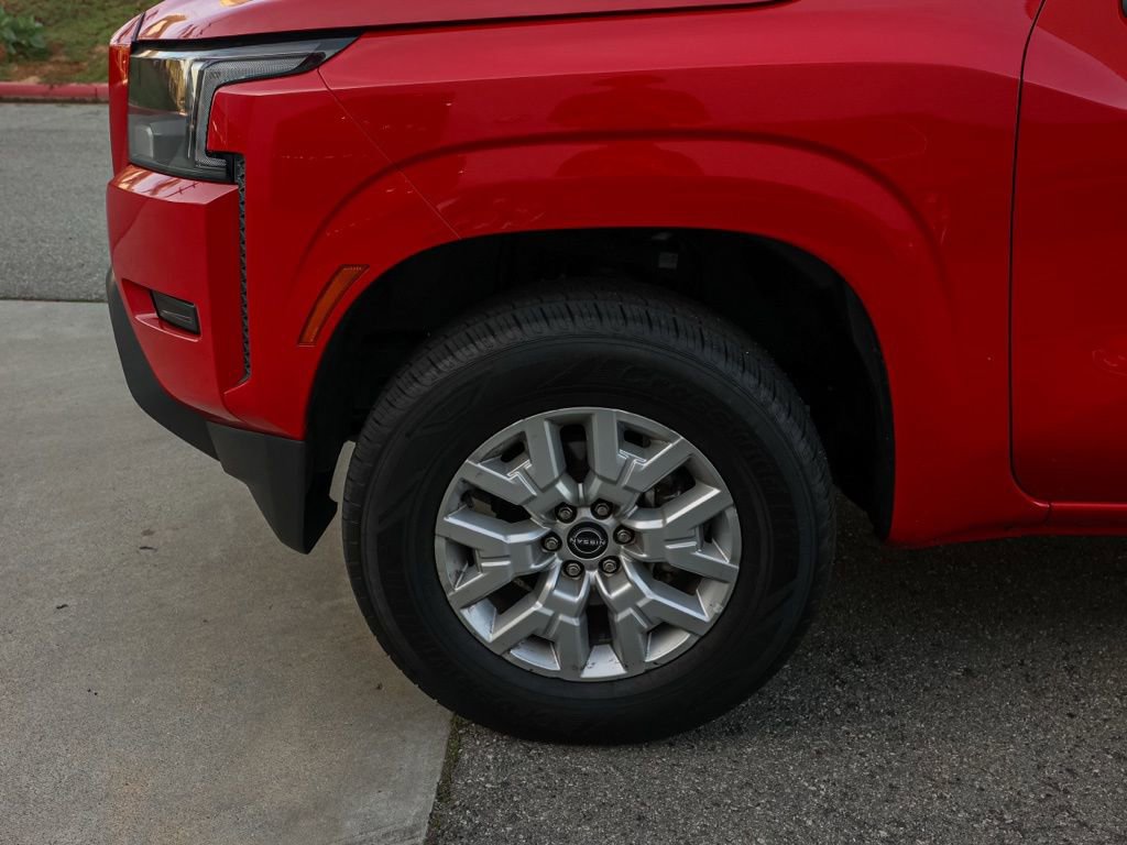 Used 2023 Nissan Frontier SV image 11