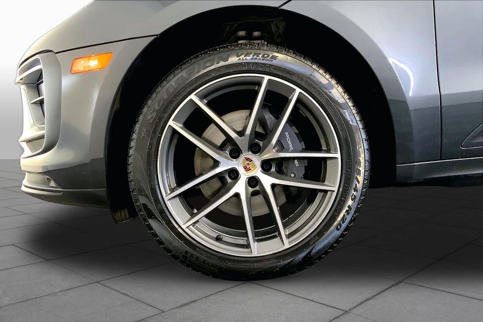 Used 2024 Porsche Macan AWD/4WD image 11