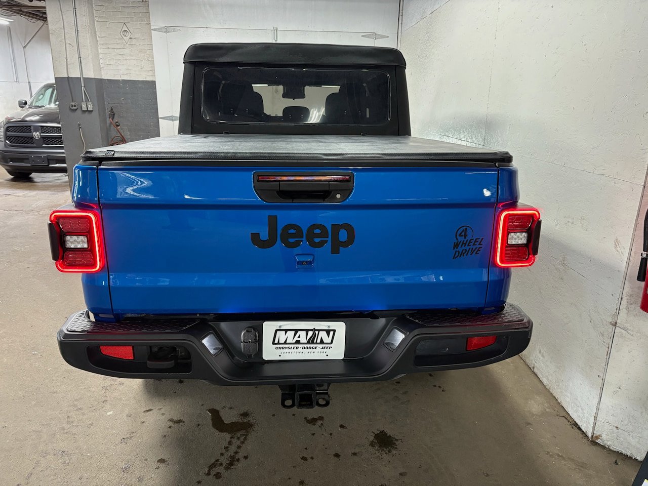 Used 2024 Jeep Gladiator Sport AWD/4WD image 8