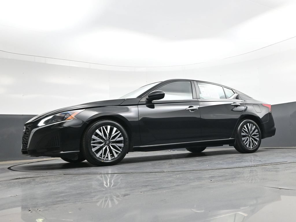 Used 2024 Nissan Altima 2.5 SV FWD image 47