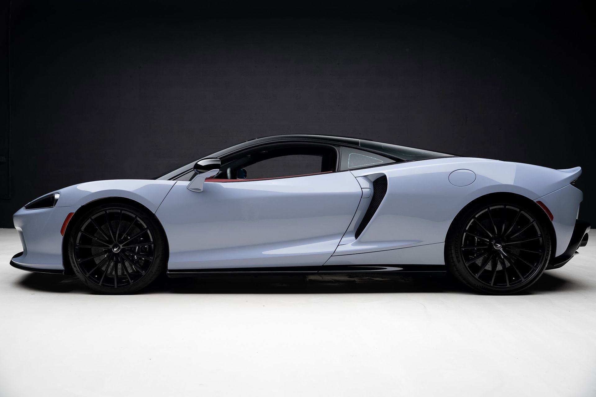 Used 2023 McLaren GT RWD image 17