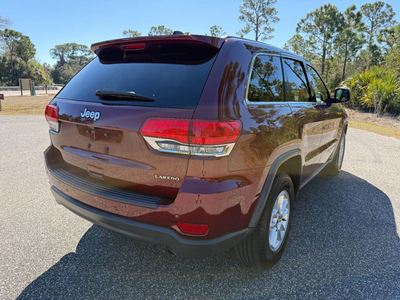 Used 2019 Jeep Grand Cherokee Laredo image 5