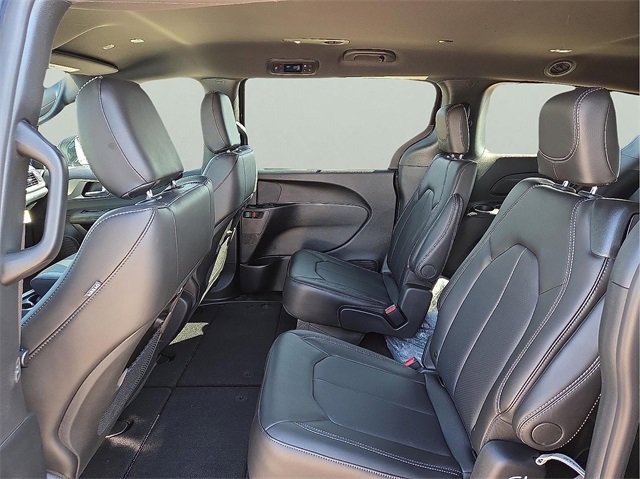New 2026 Chrysler Pacifica Select image 10