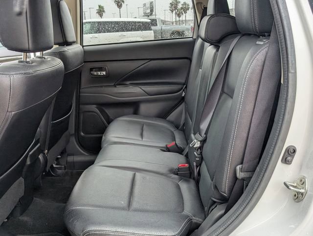 Used 2016 Mitsubishi Outlander GT image 25