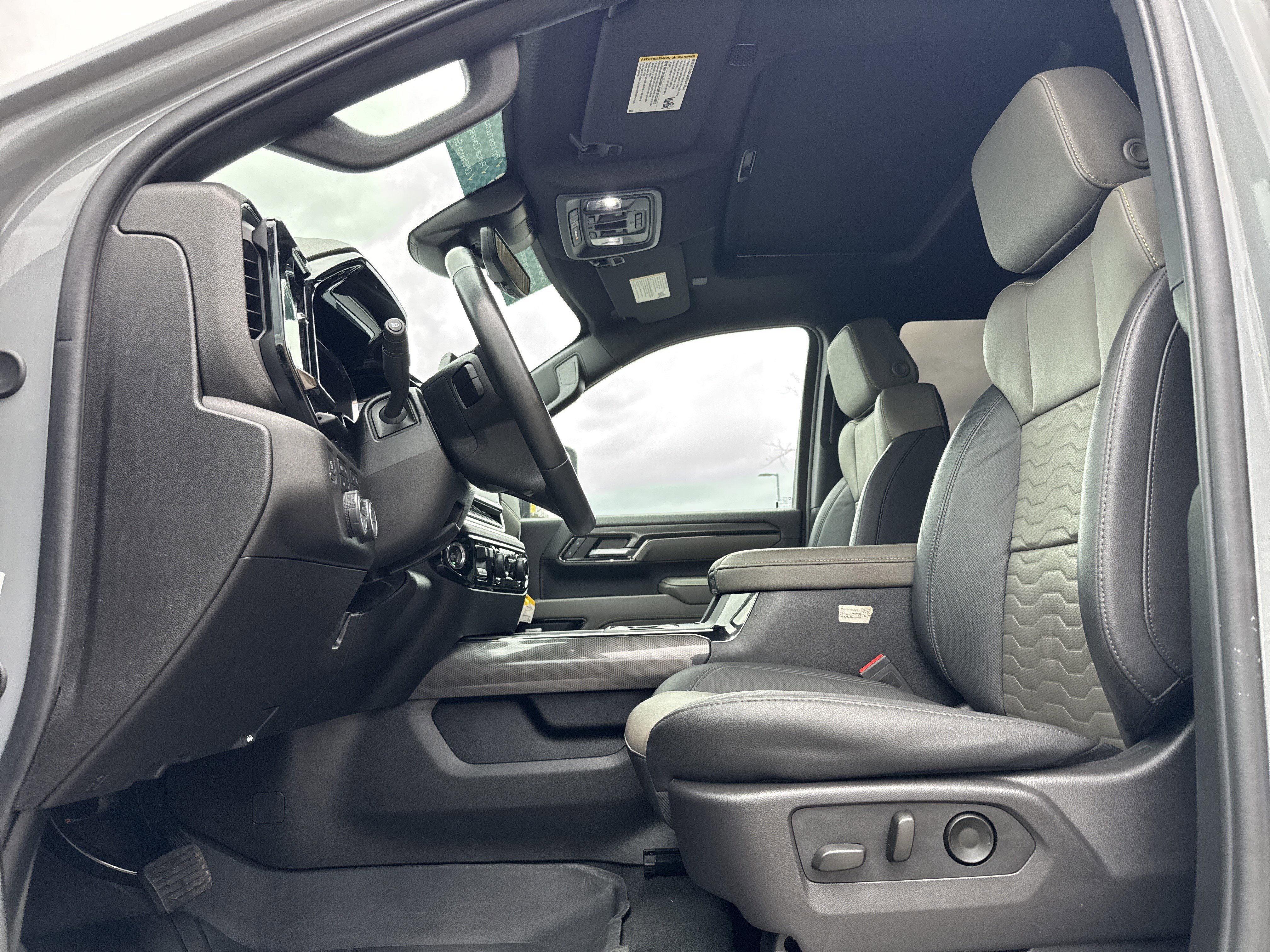 Used 2024 Chevrolet Silverado 2500 ZR2 w/ Technology Package image 16