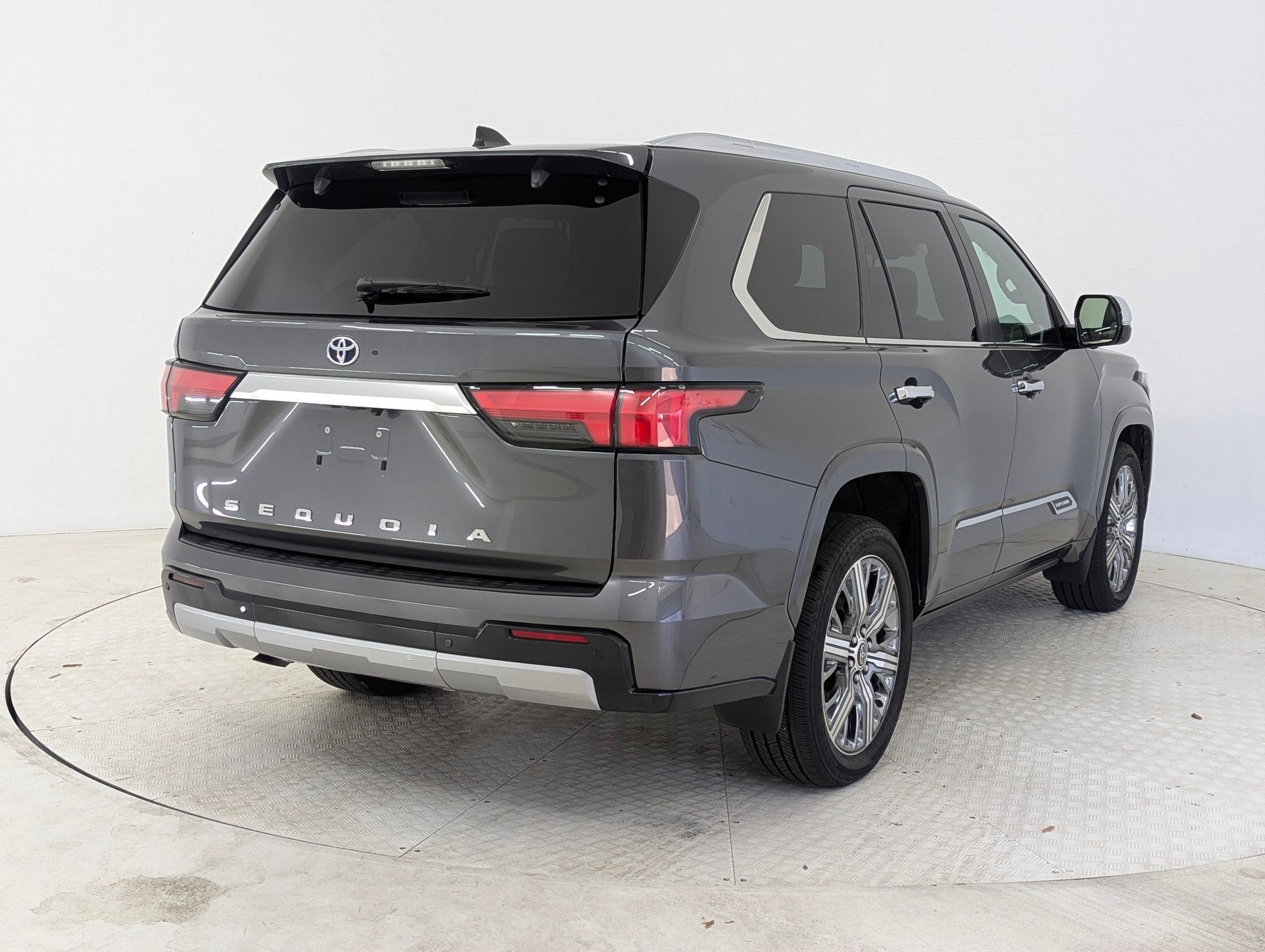 Used 2024 Toyota Sequoia Capstone image 9