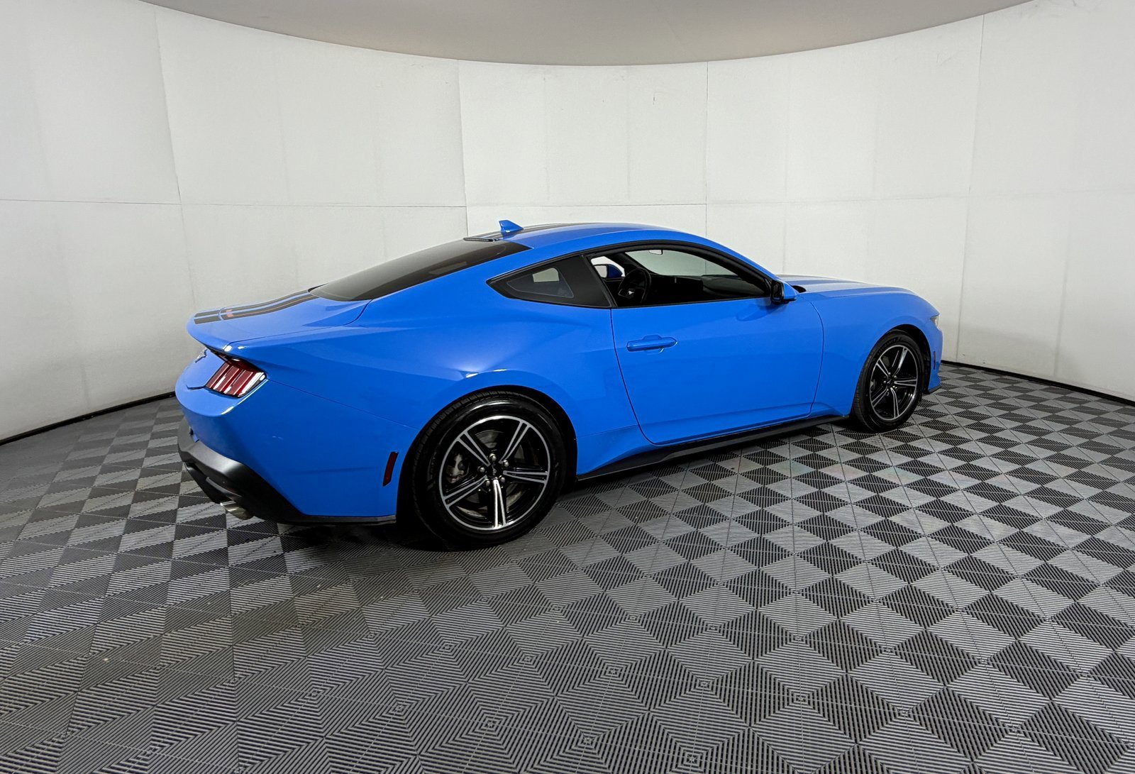 Used 2024 Ford Mustang EcoBoost image 4