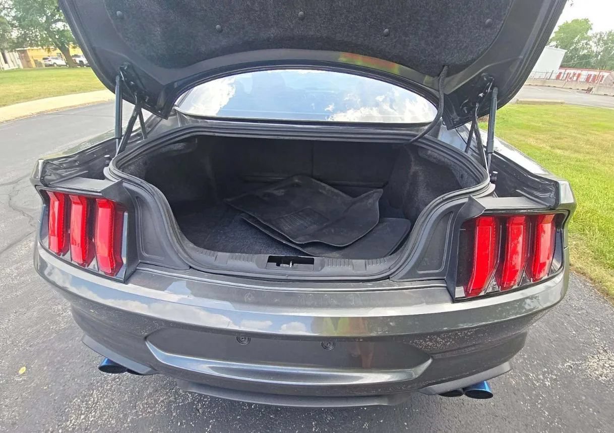 Used 2019 Ford Mustang Coupe w/ Black Accent Package RWD image 44