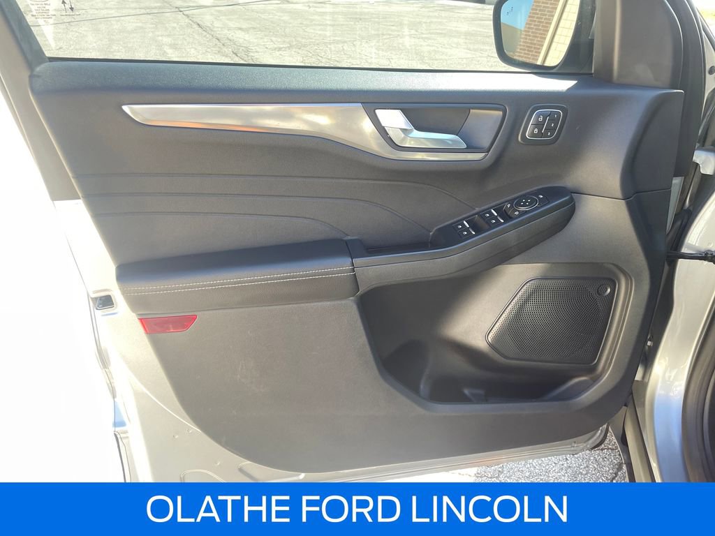 Used 2022 Ford Escape Titanium image 21