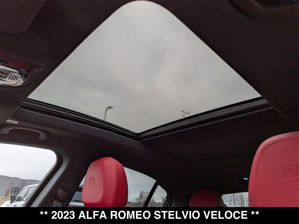 Used 2023 Alfa Romeo Stelvio Veloce image 2