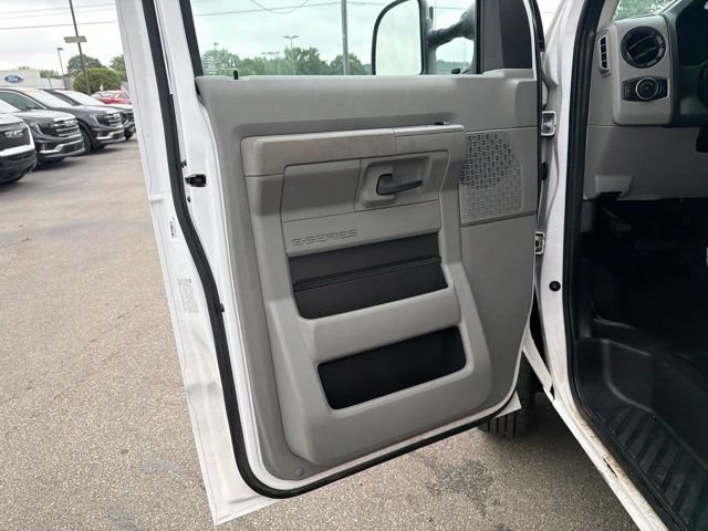 Used 2022 Ford E-450 and Econoline 450 Super Duty w/ Power Windows & Locks Group RWD image 15