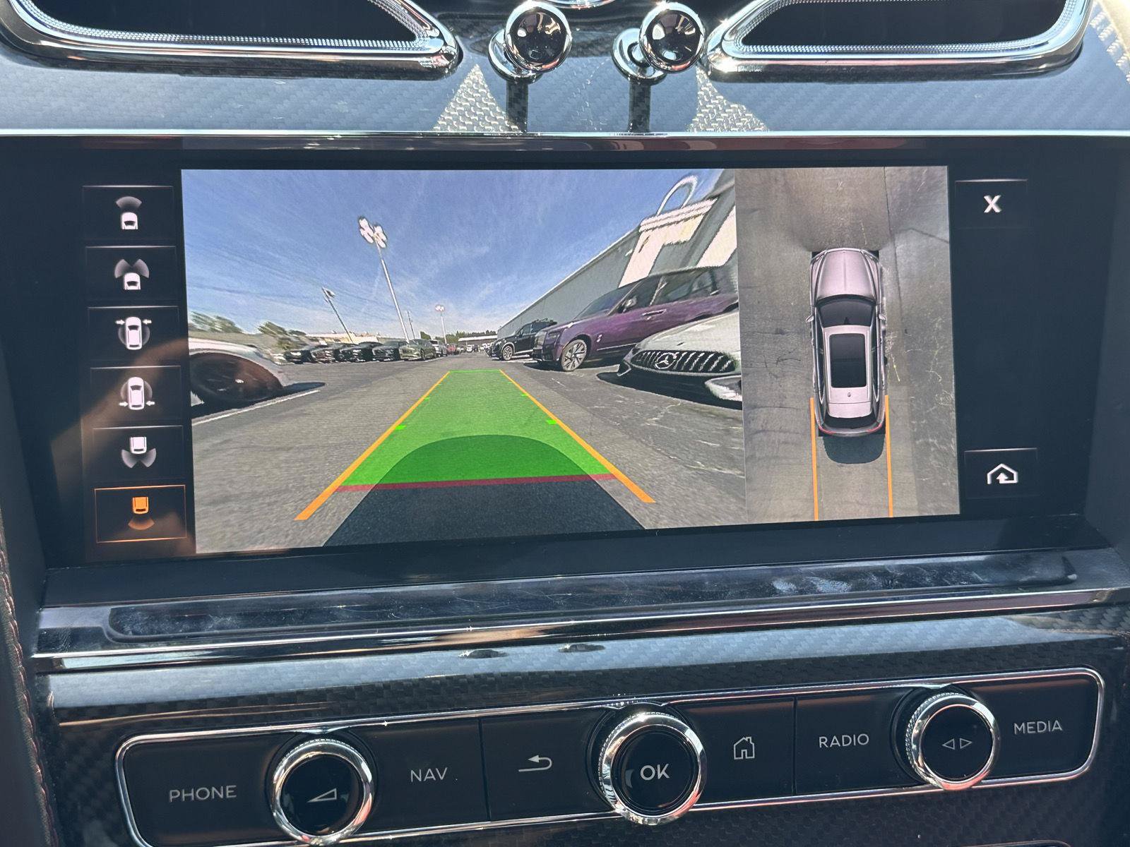 Used 2022 Bentley Bentayga AWD/4WD image 34