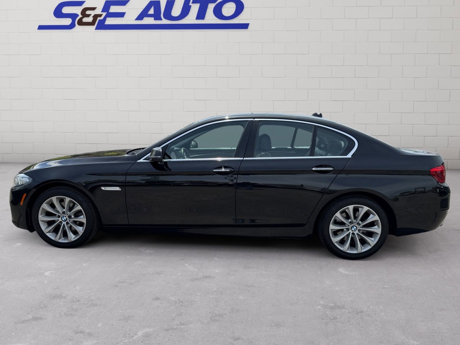 Used 2016 BMW 528i xDrive Sedan AWD/4WD image 2