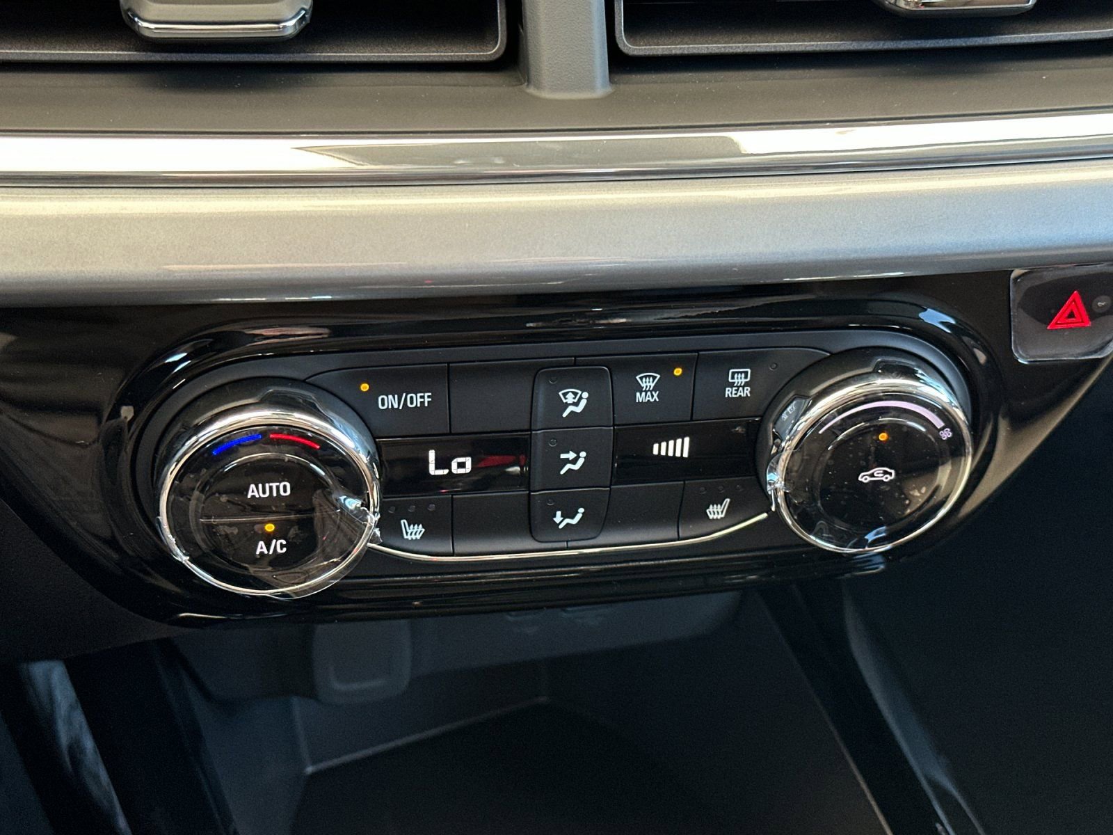 New 2026 Chevrolet Trax LT w/ Driver Confidence Package FWD image 22