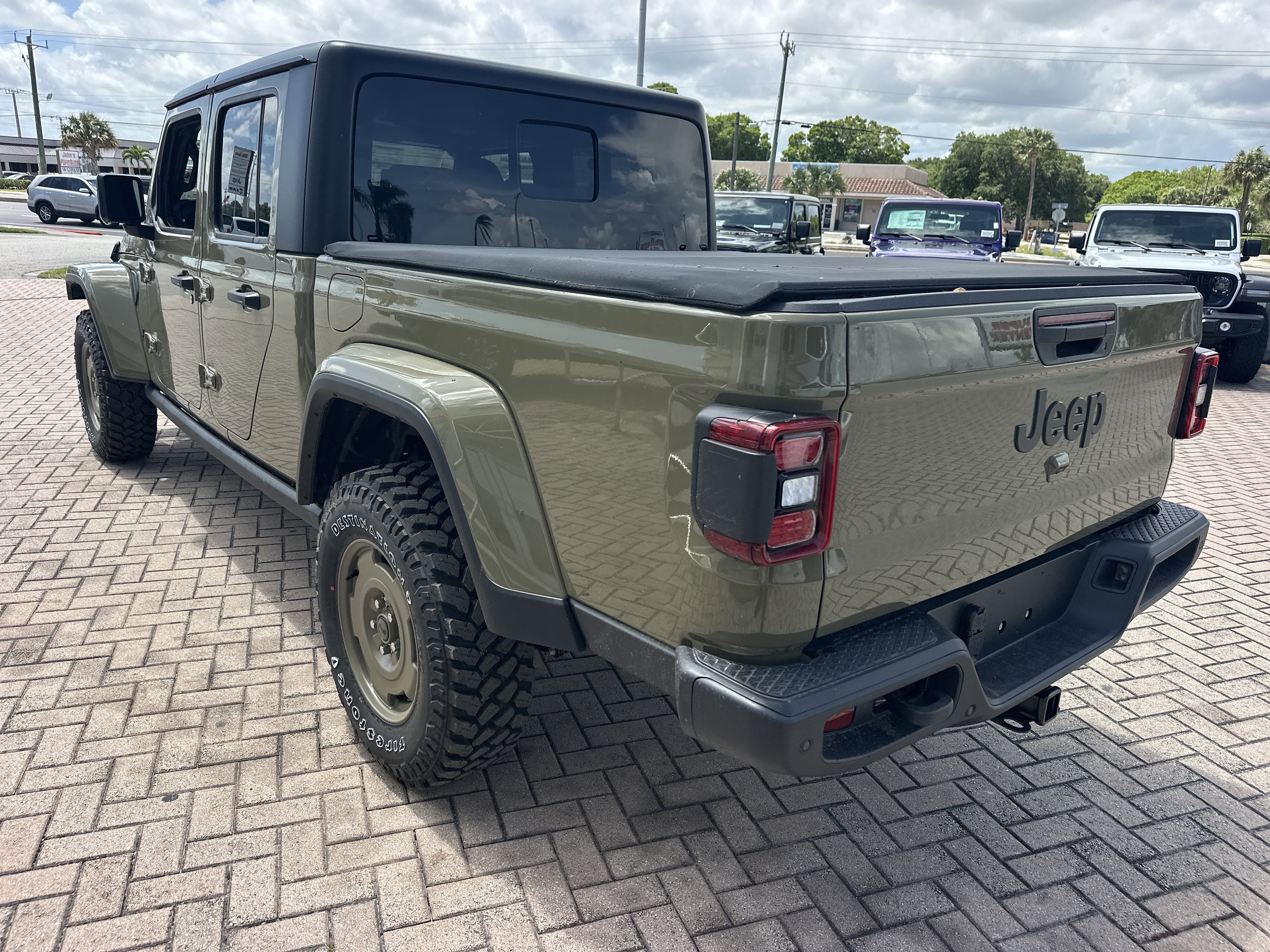 New 2026 Jeep Gladiator Willys AWD/4WD image 9