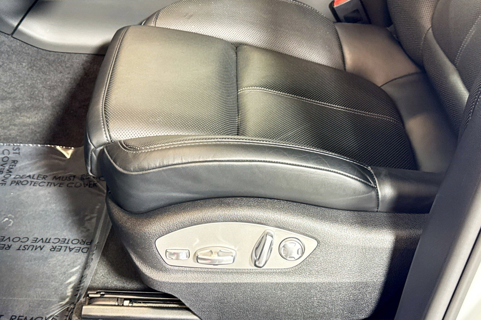 Used 2024 Porsche Macan Turbo image 17