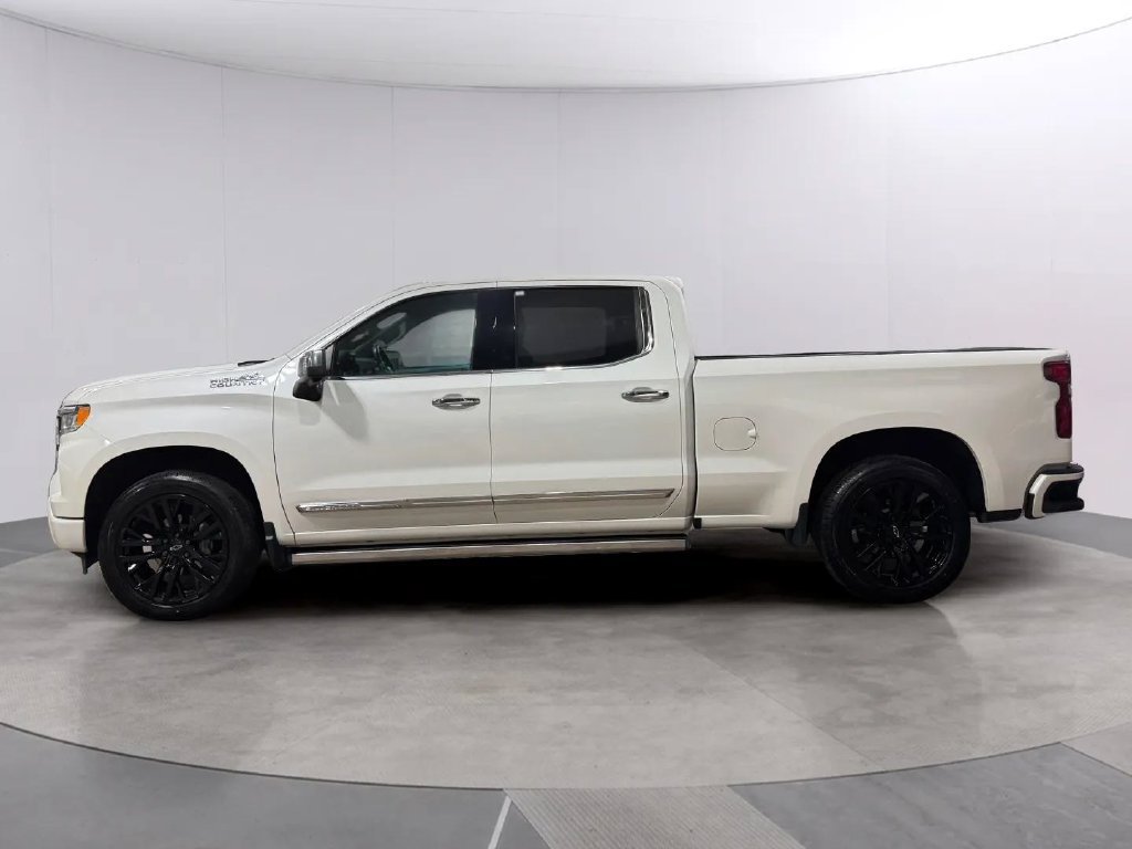 Used 2023 Chevrolet Silverado 1500 High Country w/ Technology Package AWD/4WD image 6