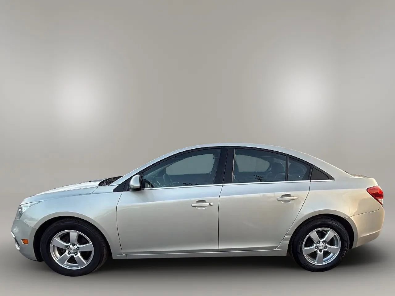 Used 2015 Chevrolet Cruze LT image 2