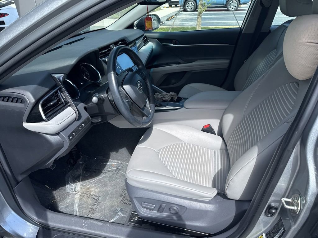 Used 2019 Toyota Camry SE w/ Convenience Package image 6