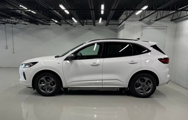 Used 2023 Ford Escape ST-Line AWD/4WD image 2