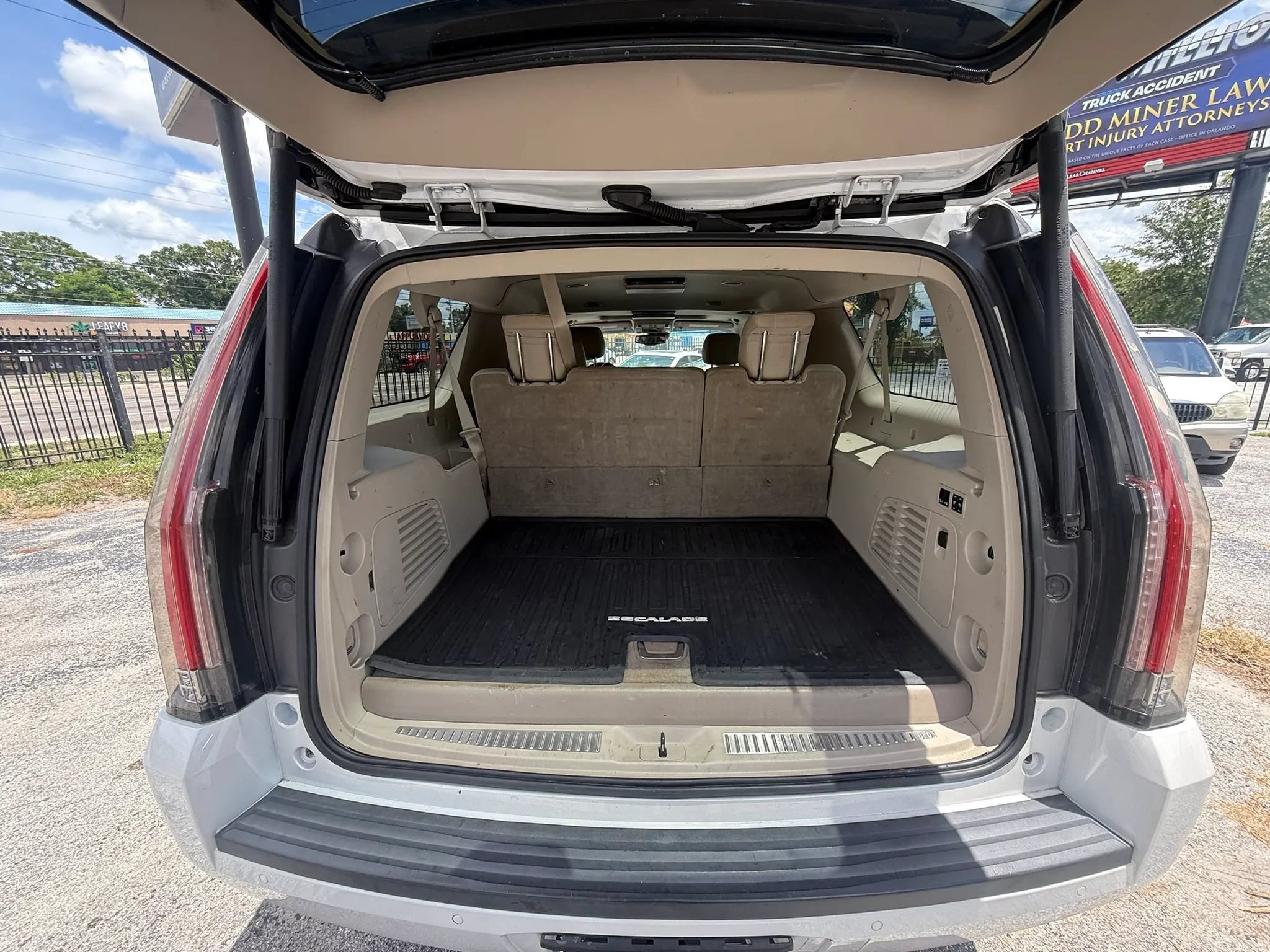 Used 2016 Cadillac Escalade ESV Premium RWD image 9