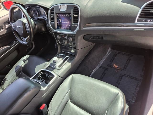 Used 2022 Chrysler 300 Touring L RWD image 16