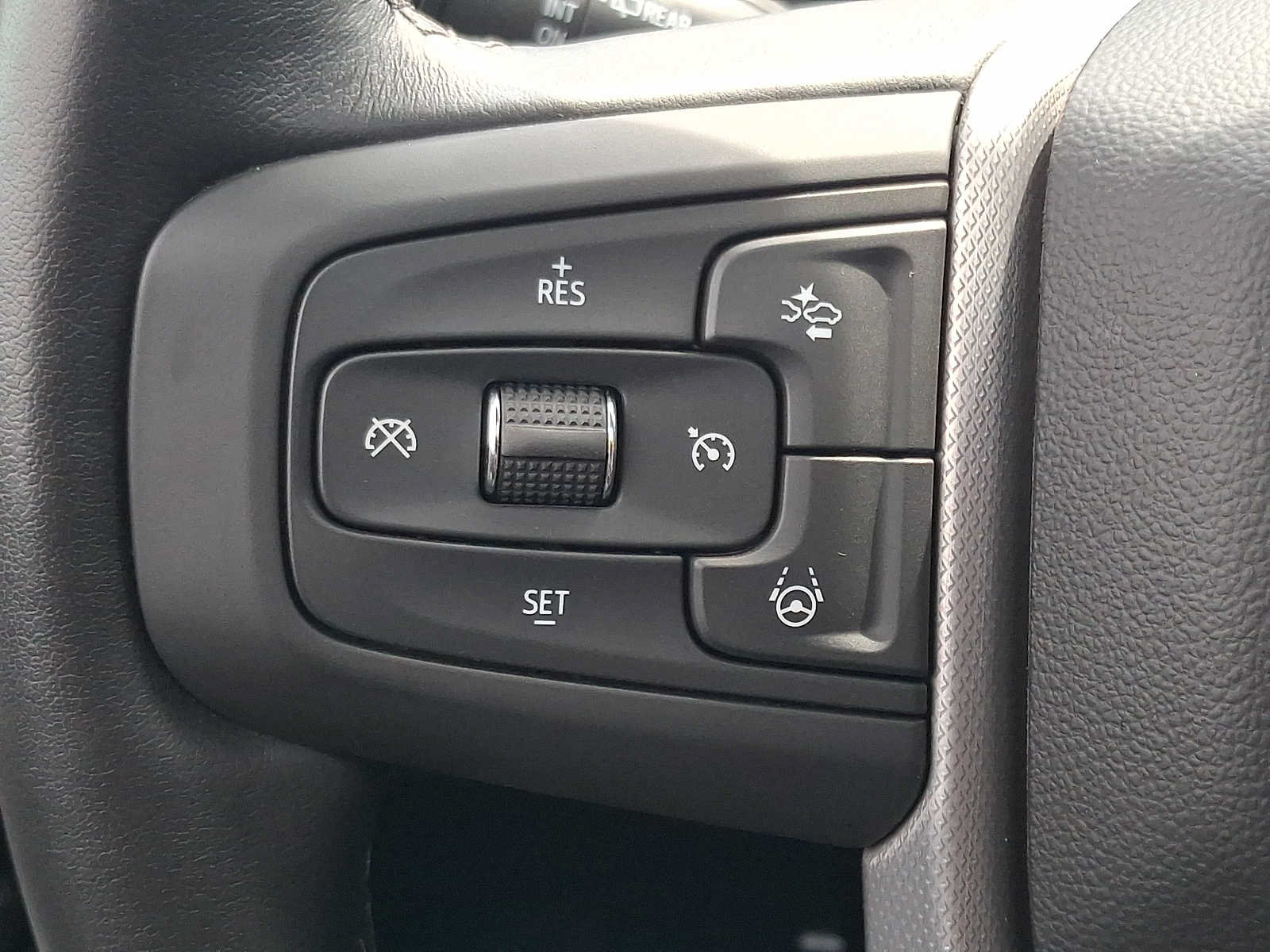 Used 2024 GMC Yukon Denali w/ Advanced Technology Package AWD/4WD image 22