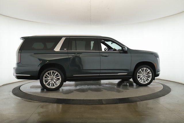 Used 2025 Cadillac Escalade ESV Premium Luxury w/ Touring Package image 6