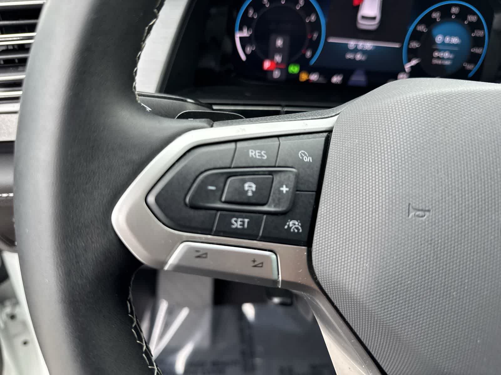 Certified 2024 Volkswagen Atlas Cross Sport SE FWD image 30