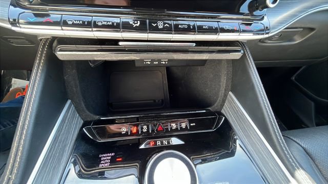 Used 2024 Jeep Wagoneer Series II w/ Flexible Seating Group image 16