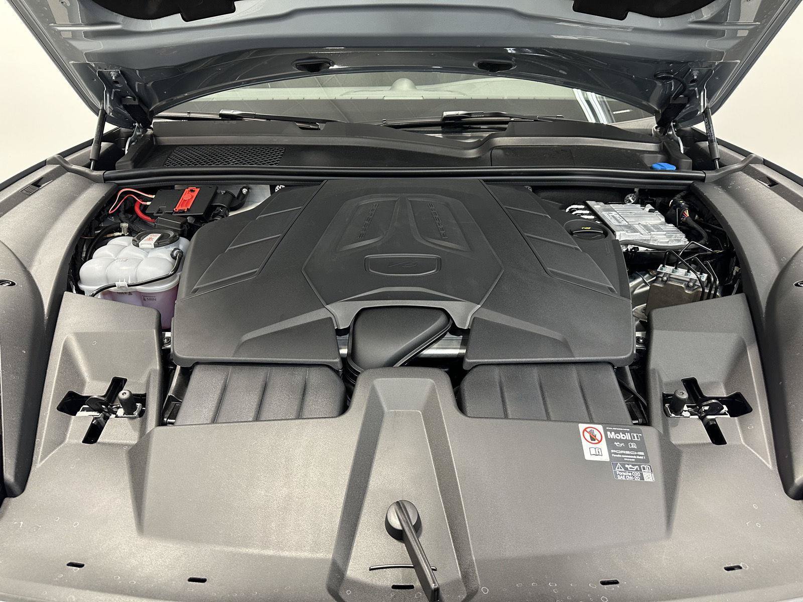 New 2026 Porsche Cayenne Coupe AWD/4WD image 46